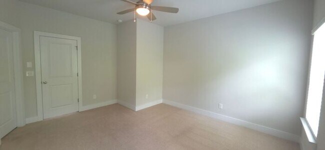 Building Photo - Beautiful Townhome in Doraville - Gated Community!