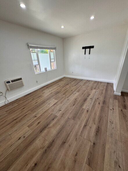 Building Photo - 1726 Bryn Mawr Ave