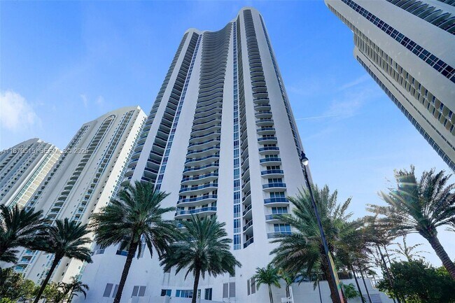 Building Photo - 16001 Collins Ave