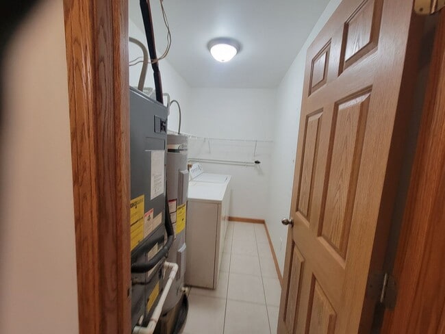 Building Photo - Beautiful 2BR/2BA Luxury Condo