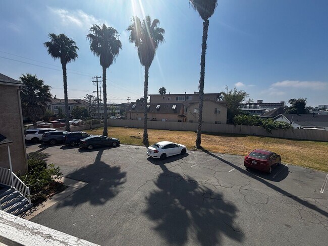 Building Photo - Charming and Bright 2 bed 1 bath in Point Loma