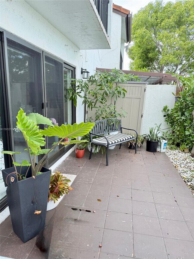 Building Photo - 1271 SW 124th Ct