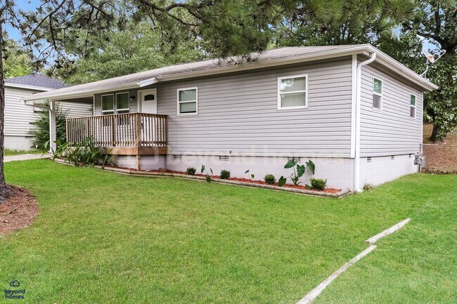 Building Photo - Welcome to your absolutely adorable, move-...