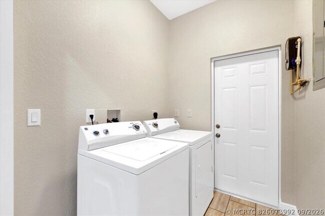 Building Photo - 306 N 18th Ct