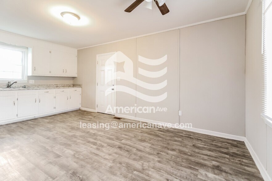 Building Photo - 706 Woodmont Cir