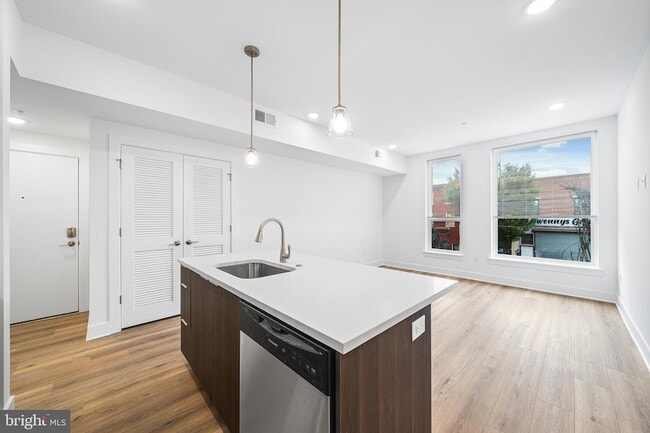 Building Photo - 4324 Lancaster Ave