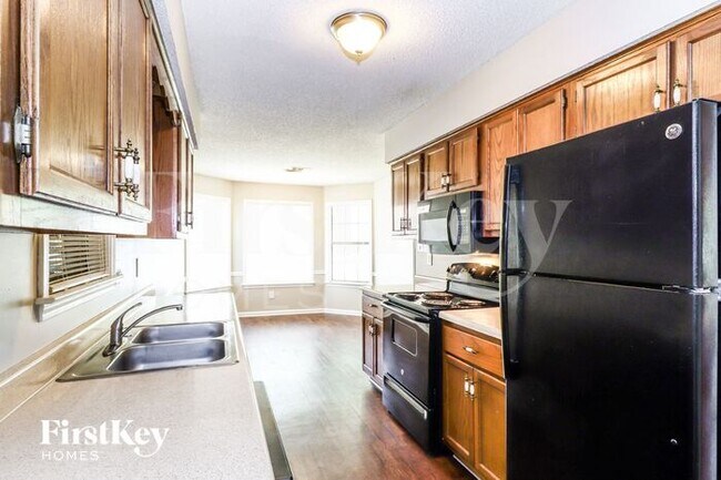 Building Photo - 2439 Dove Glen Cove