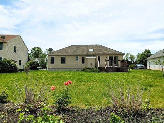 Building Photo - 441 Riverwalk Dr