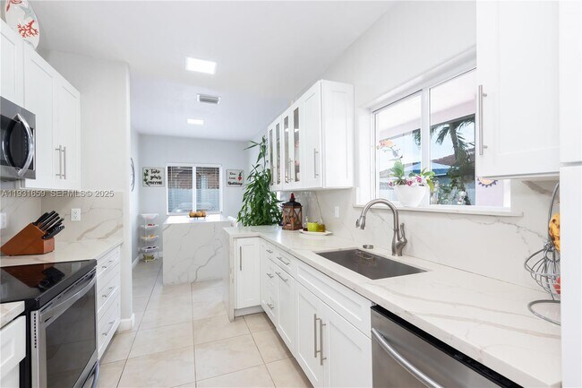 Building Photo - 18361 SW 154th Ave