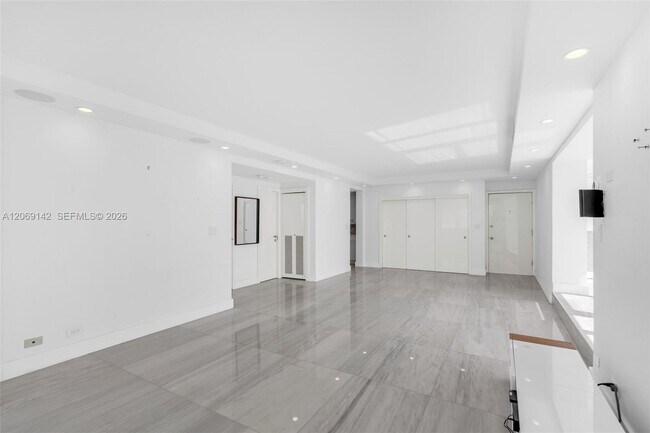 Building Photo - 5005 Collins Ave