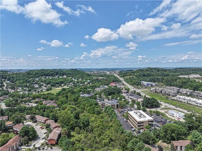 Building Photo - 222 Castle Creek Dr
