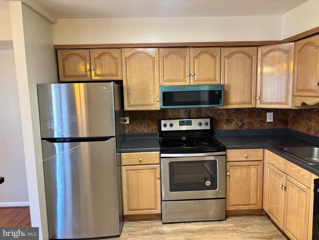 Building Photo - 6966 Hanover Pkwy