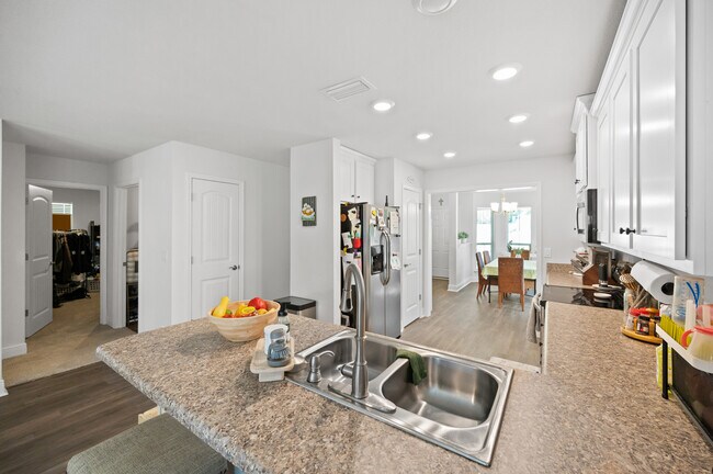 Building Photo - 27461 Elise Ct