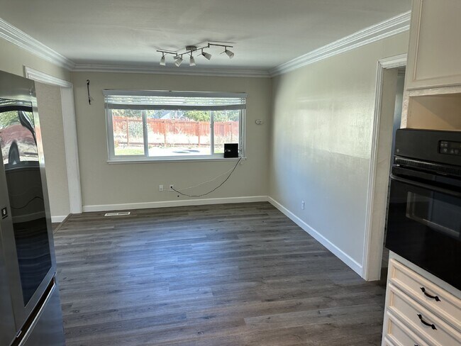 Building Photo - Updated 3 Bedroom, 2 Bathroom Single Family Home in Rural Danville Location