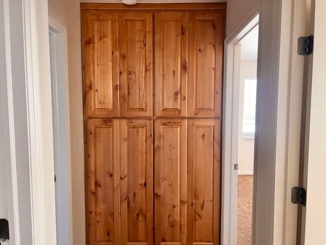 Building Photo - 3 Bed 2 bathroom house