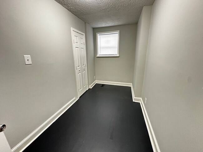 Building Photo - 4632 Hillside Rd SE