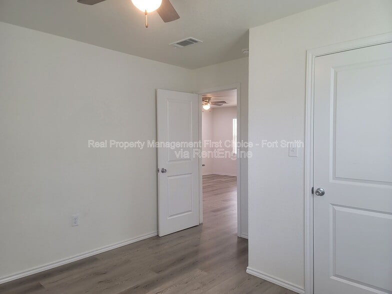 Building Photo - 407 Hemlock St