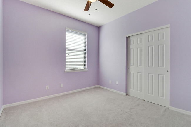 Building Photo - 633 SE Monet Dr