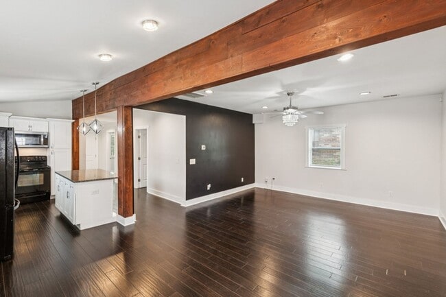 Building Photo - North Nashville Bungalow