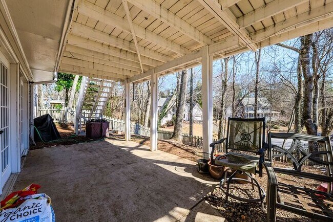 Building Photo - 4518 Club House Dr