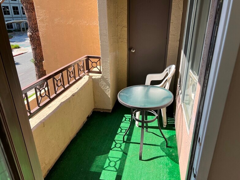 Building Photo - 8889 Caminito Plaza Centro