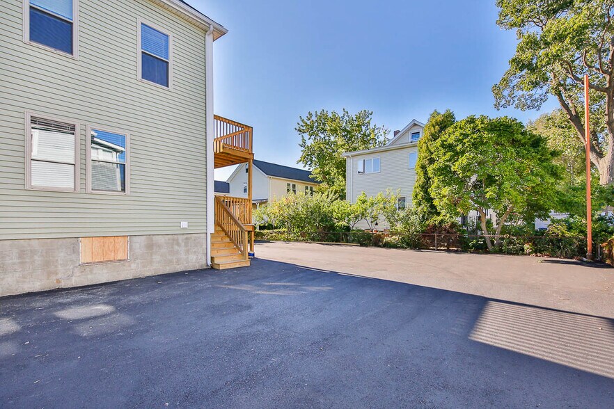 Building Photo - 39 Harvard St