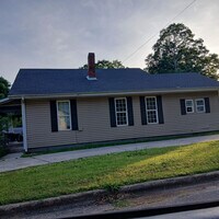 Building Photo - 937 Toms St