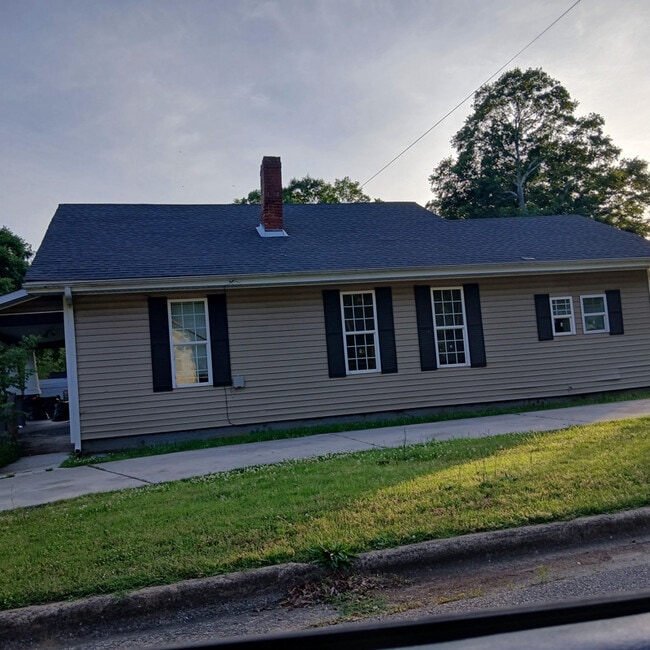 Primary Photo - 937 Toms St