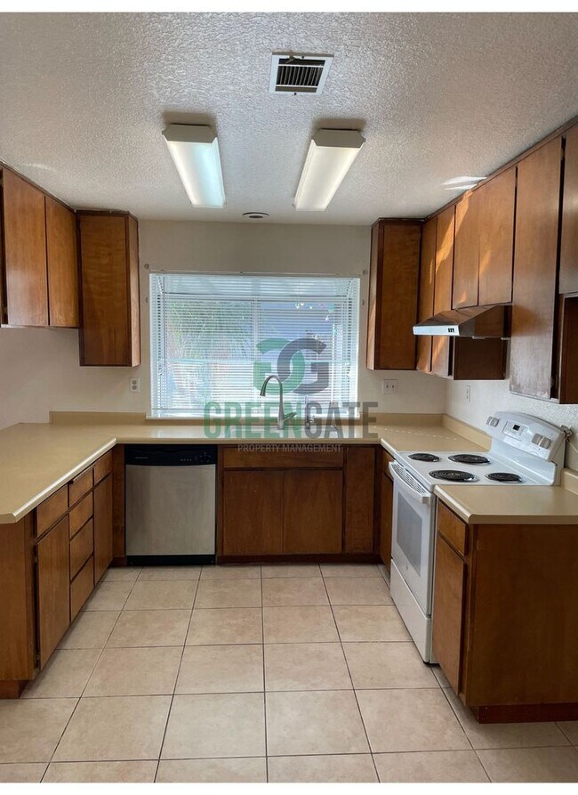 Building Photo - 177-179 Manzanita Lane