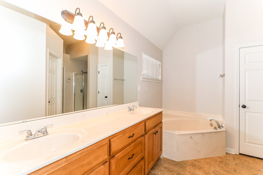 Building Photo - 9007 Billy Pat Dr