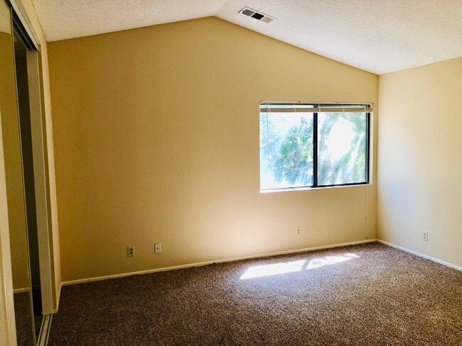 Building Photo - 43242 Cottage Ln