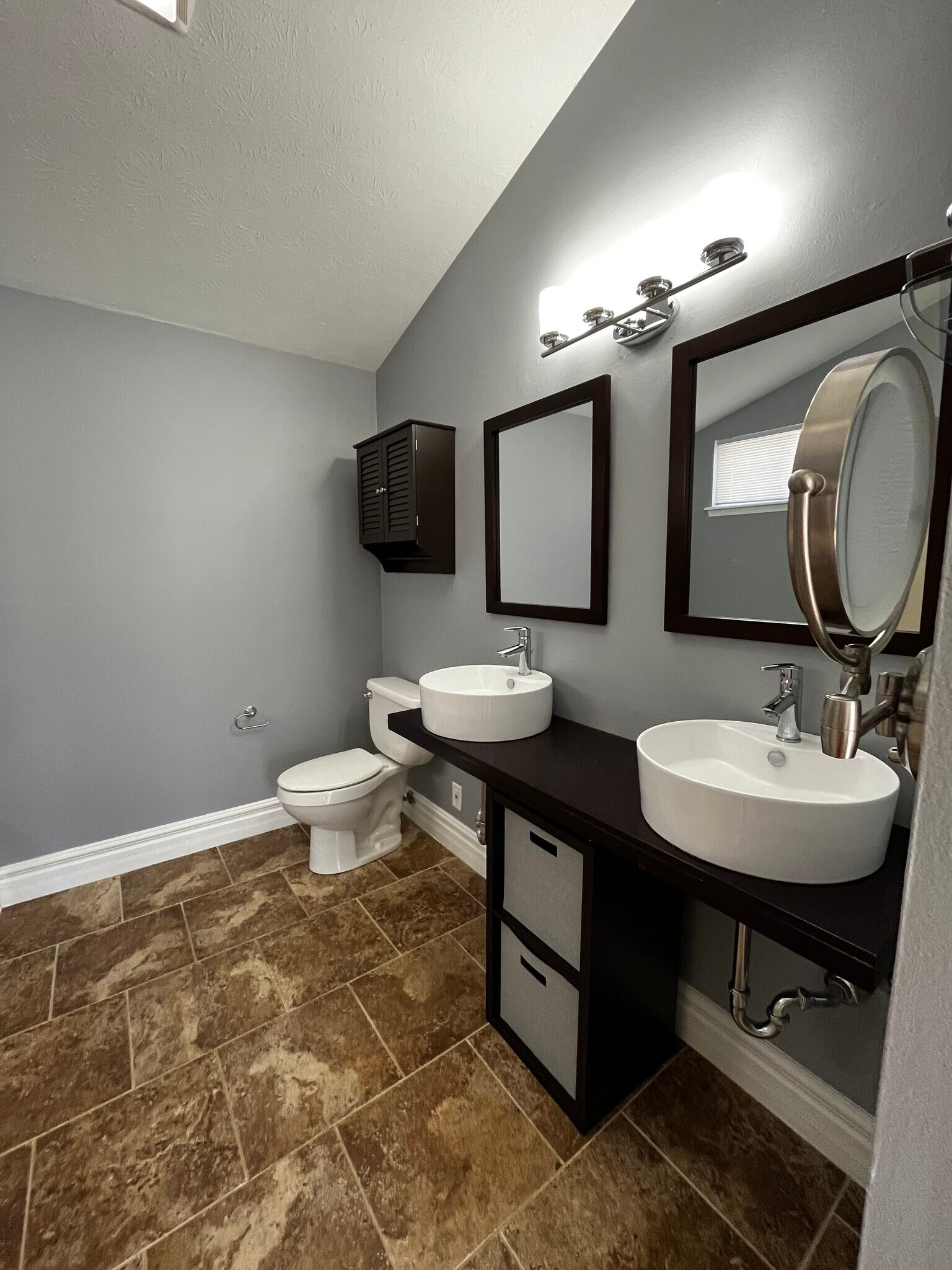 Building Photo - 9240 Crossing Dr