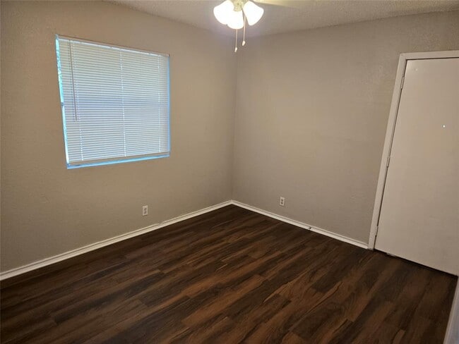 Building Photo - 10207 Brownie Dr