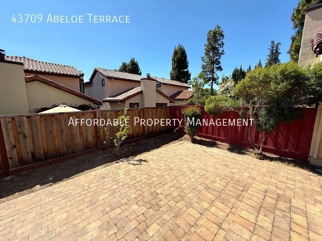Building Photo - 43709 Abeloe Terrace