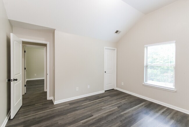 Building Photo - Stunning 5 Bedroom Home in Grovetown, GA