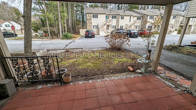 Building Photo - 2 Bed / 3 Bath Condo - Office, Pool, Clubhouse & Garage