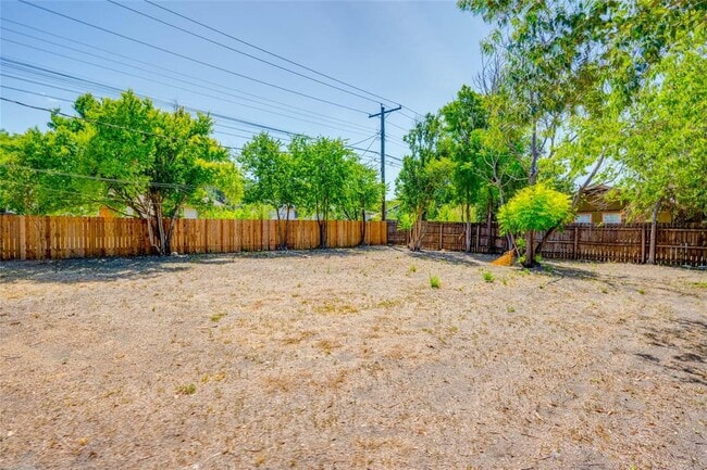 Building Photo - 3306 Dolphin Dr