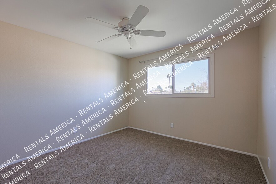 Building Photo - 8613 E Clarendon Ave