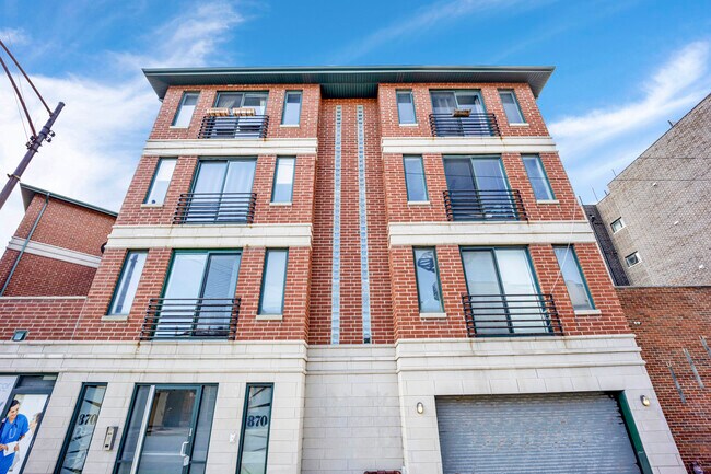 Building Photo - 870 N Milwaukee Ave