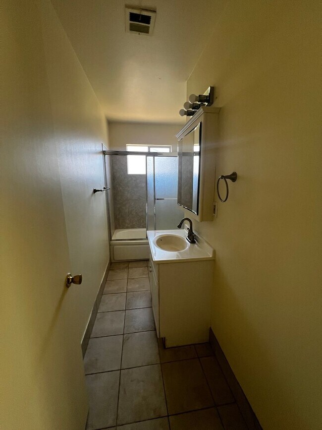 Building Photo - 5335 Castle St