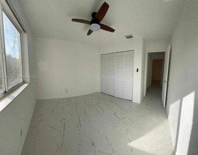 Building Photo - 2221 Sherman Cir