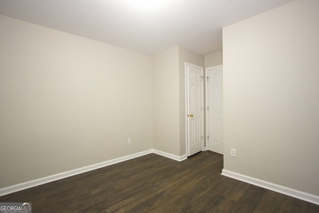 Building Photo - 585 Chapel Walk Ln SE