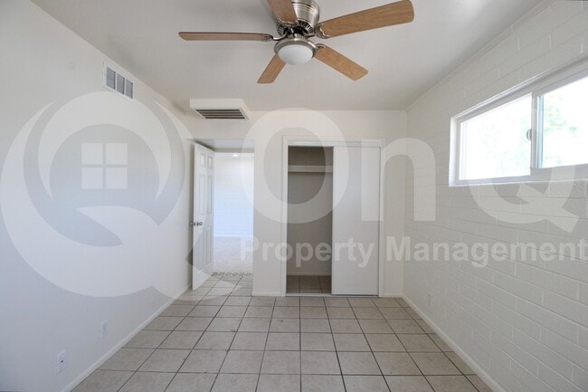 Building Photo - 609 S Bellview
