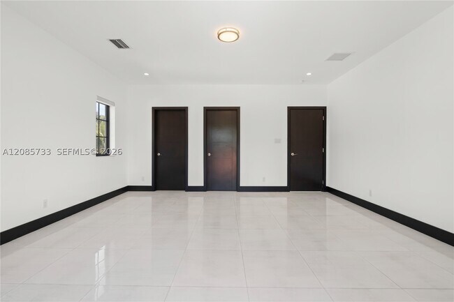 Building Photo - 519 Alhambra Cir