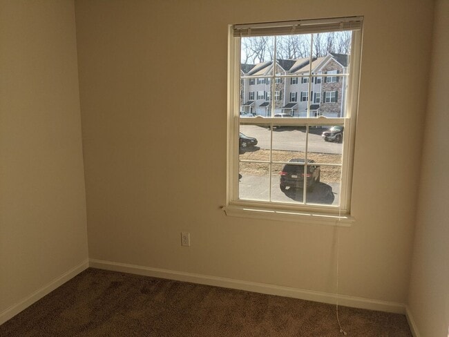 Building Photo - 3 Bedroom Townhouse For Rent in Charming Waynesboro, PA