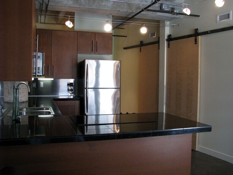 Building Photo - 112 11th St