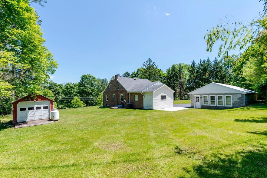 Building Photo - 1104 Alleghenyville Rd