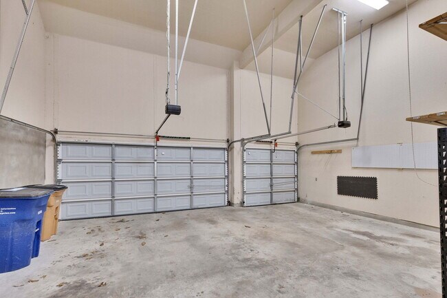 Building Photo - 7017 Via Dono Dr