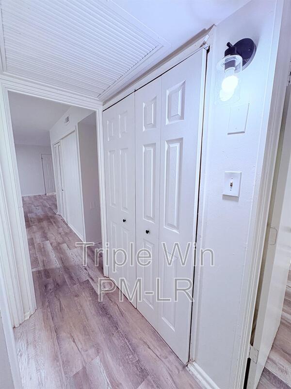 Building Photo - 76 S Meadowcliff Dr