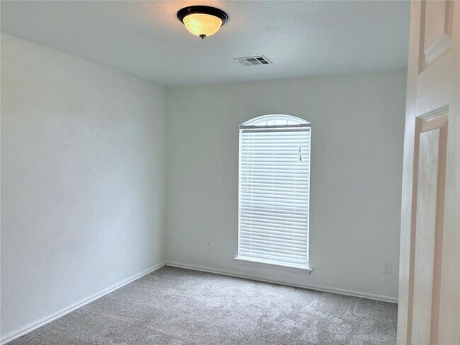 Building Photo - 1429 Deer Chase Dr